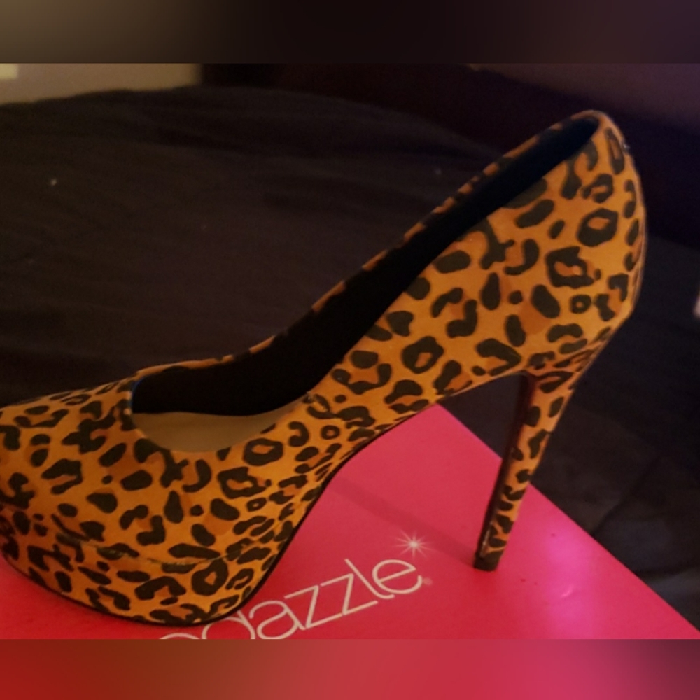 Shoe Dazzle Animal Print Suede platform pumps - Picture 5 of 7